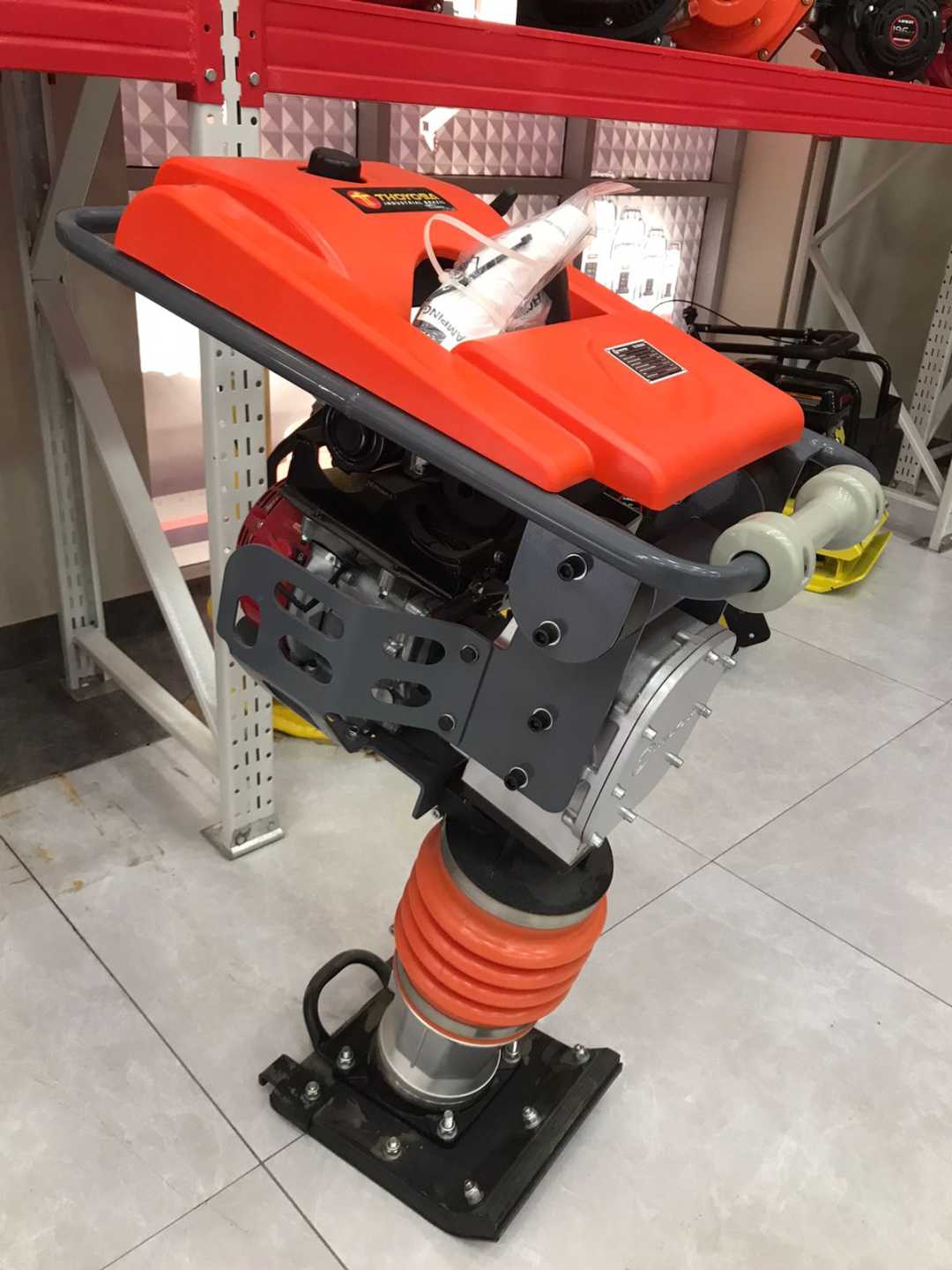 COMPACTADORA INDUSTRIAL SALTARION 80KG HONDA BOLIVIA - Imagen 2