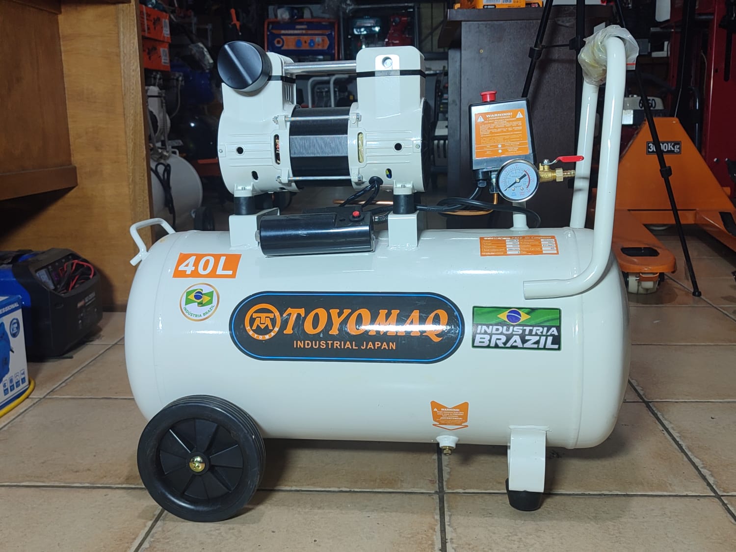 COMPRESORA DE AIRE 40 LT INDUSTRIAL Bolivia - Imagen 3